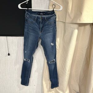 Gently used American Eagle Distressed Skinny jeans size 7